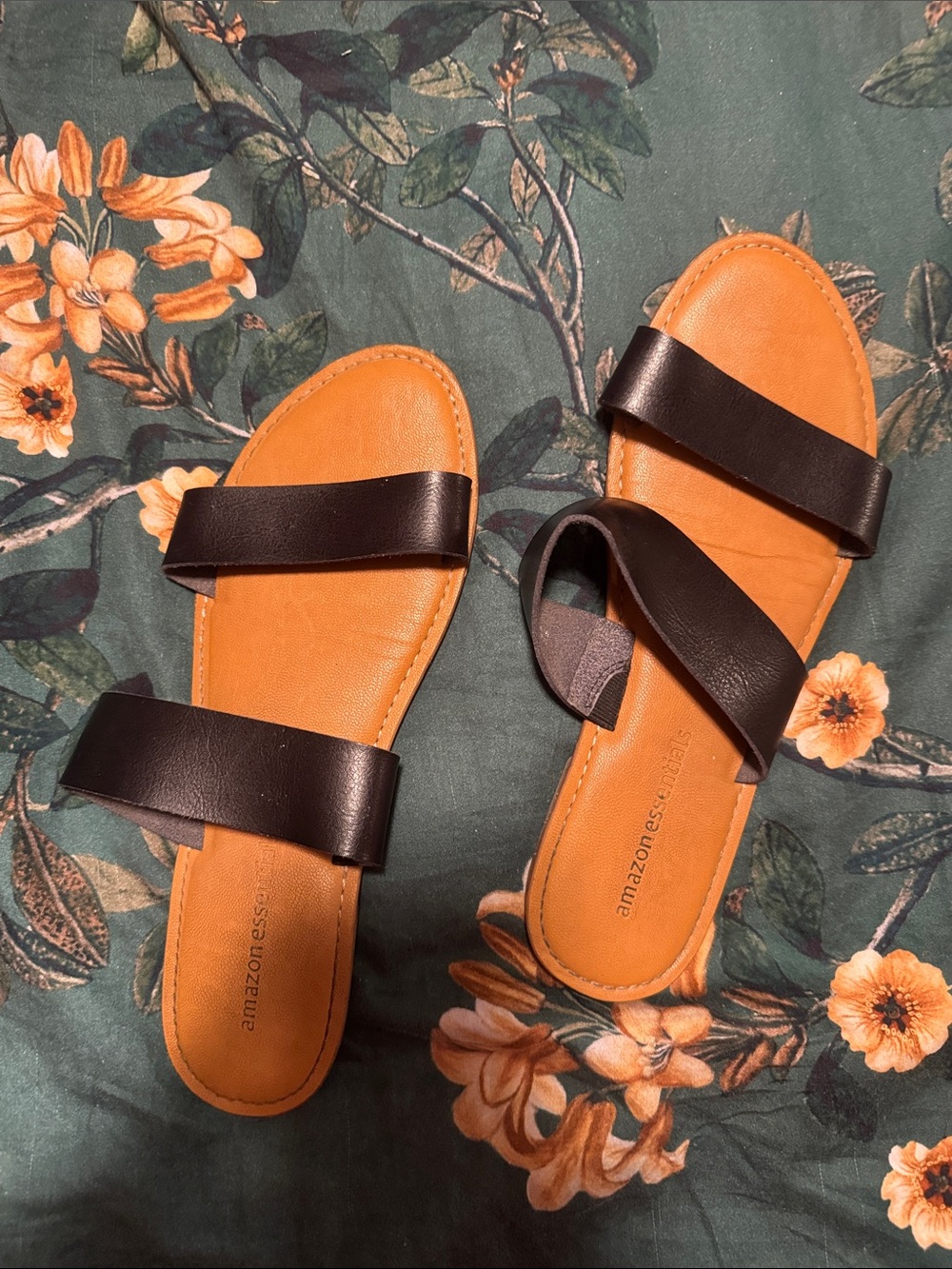 Amazon Essentials Black Strap Tan Footbed Slide Sandals